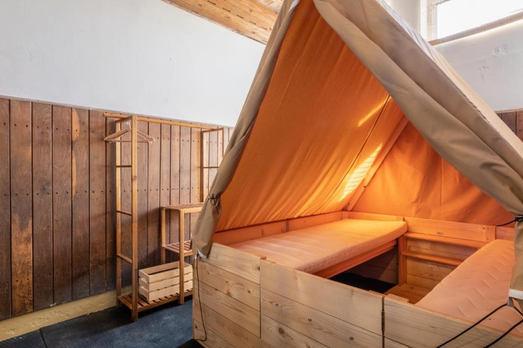 Farma Slunecny Dvur Apartmany A Family Stany Strecha Pod Strechou Hermanuv Mestec Экстерьер фото